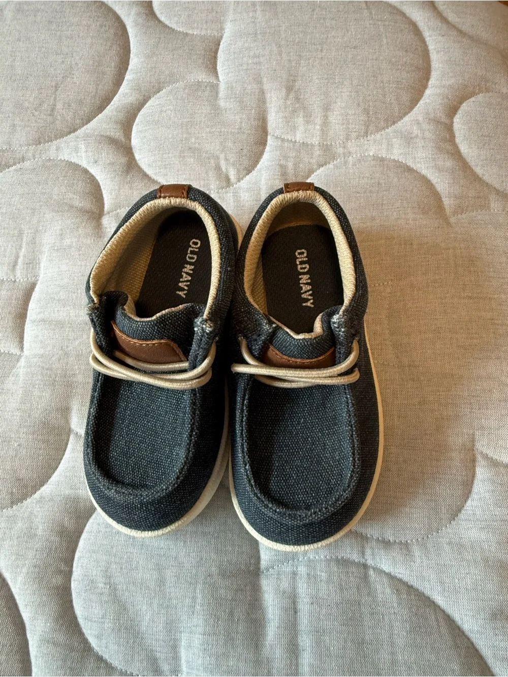 Old Navy Kids Slip-On Shoes in Navy and Cream